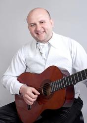 Предлагаю услуги: Тамада-профессионал,  живая музыка .тел 044 36131 38 Киев